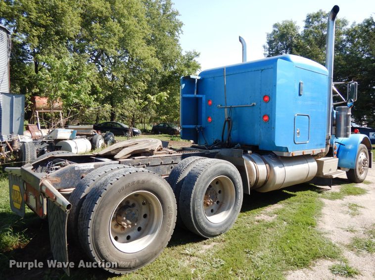 image for item DH6591 1993 Peterbilt 379  semi truck