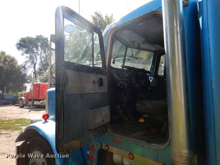 image for item DH6591 1993 Peterbilt 379  semi truck