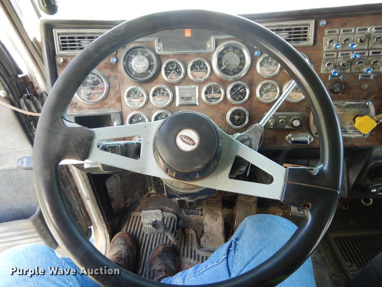 image for item DH6591 1993 Peterbilt 379  semi truck