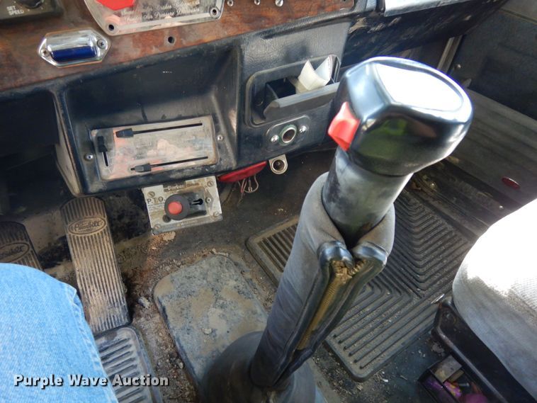 image for item DH6591 1993 Peterbilt 379  semi truck