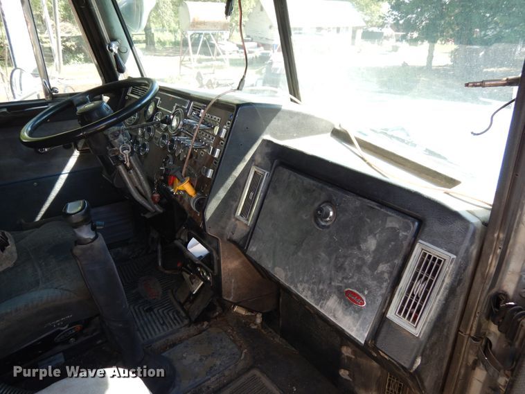 image for item DH6591 1993 Peterbilt 379  semi truck