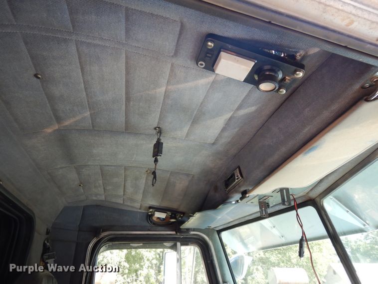 image for item DH6591 1993 Peterbilt 379  semi truck