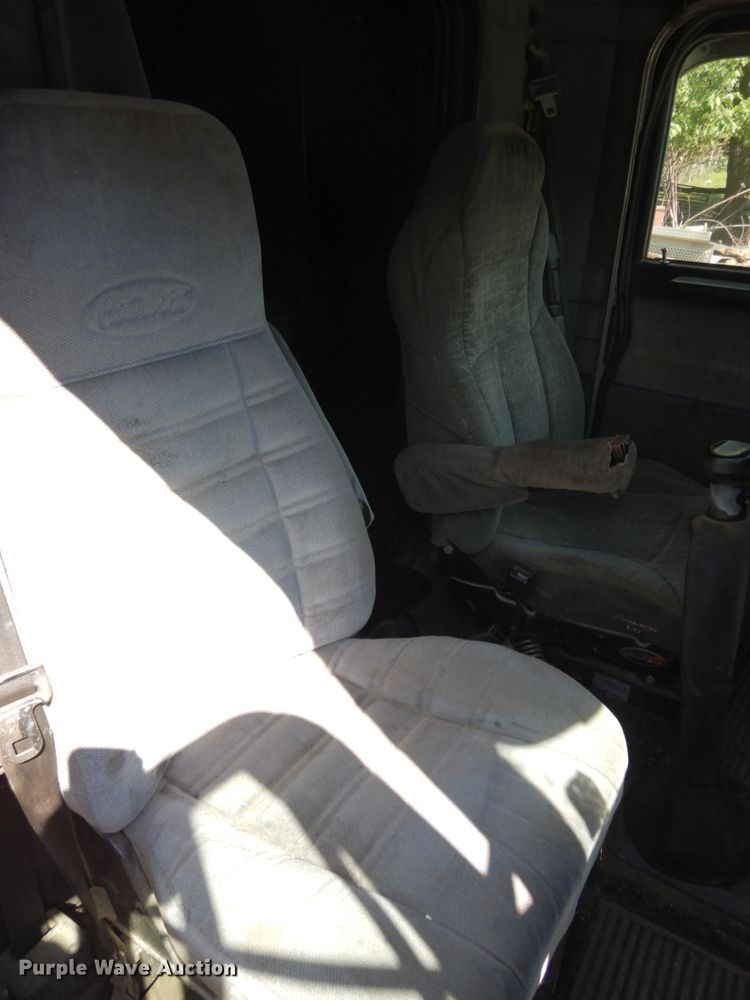 image for item DH6591 1993 Peterbilt 379  semi truck