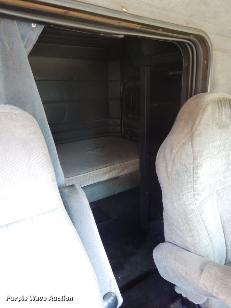 image for item DH6591 1993 Peterbilt 379  semi truck