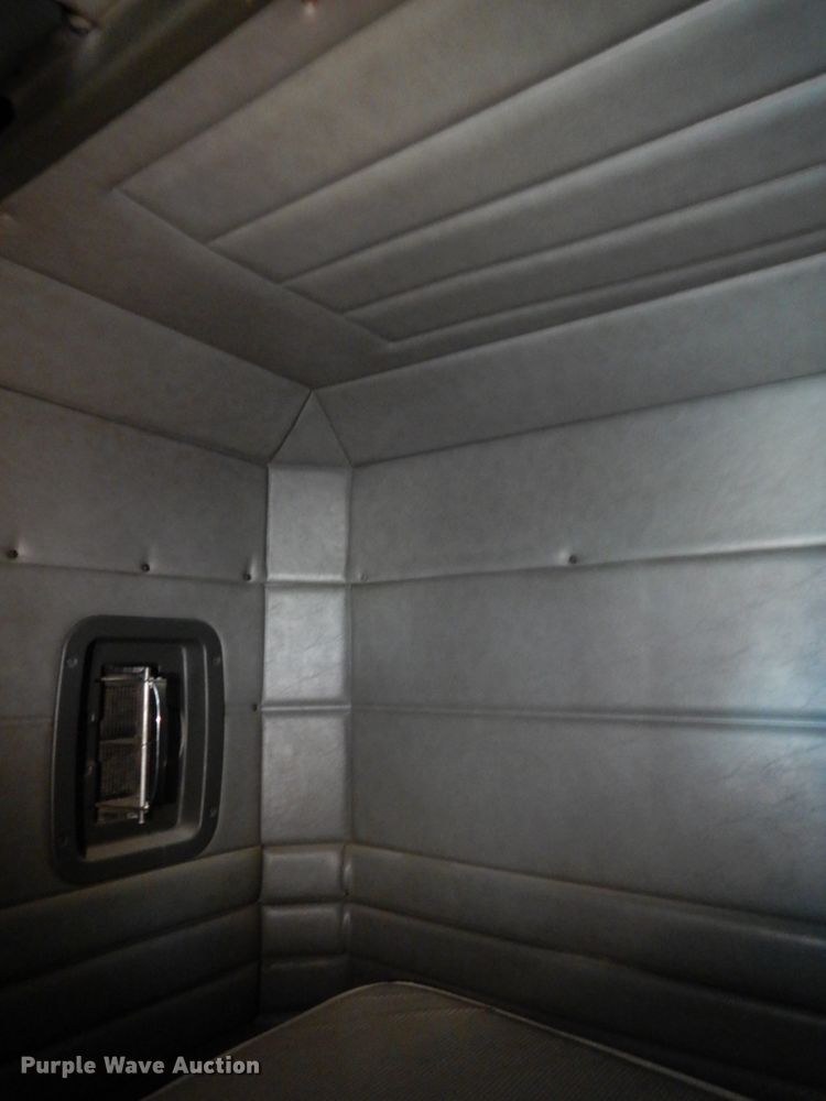 image for item DH6591 1993 Peterbilt 379  semi truck