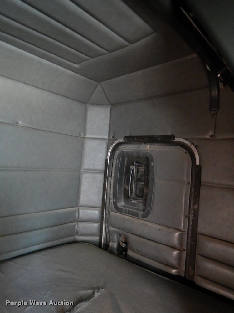 image for item DH6591 1993 Peterbilt 379  semi truck