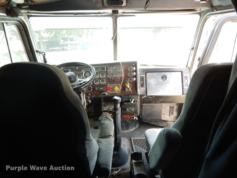 image for item DH6591 1993 Peterbilt 379  semi truck