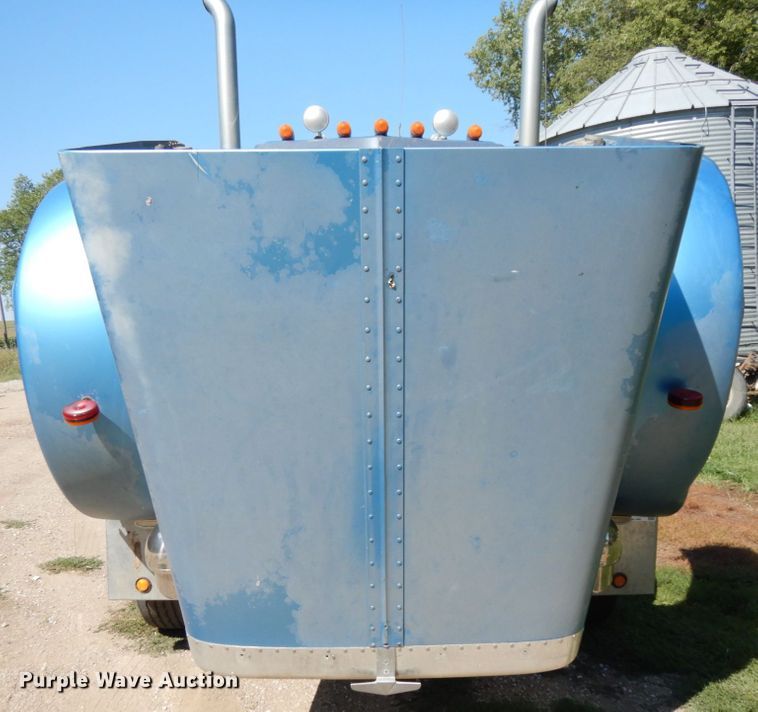 image for item DH6591 1993 Peterbilt 379  semi truck