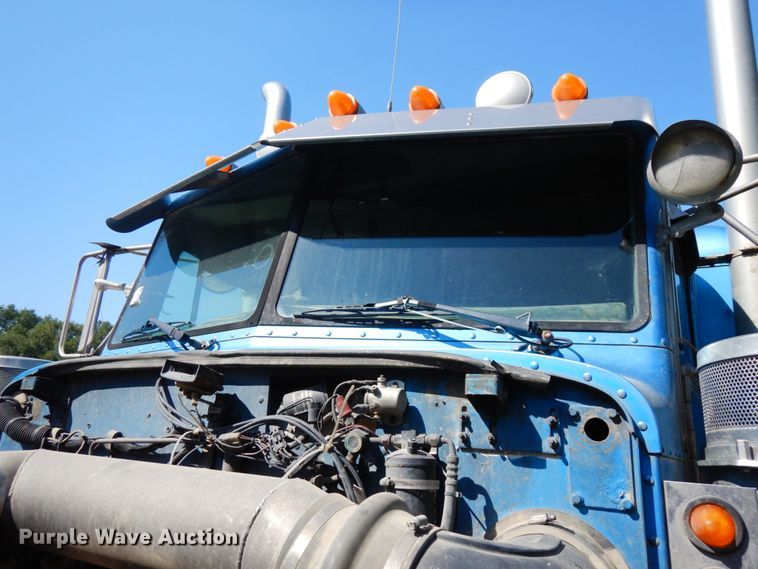 image for item DH6591 1993 Peterbilt 379  semi truck