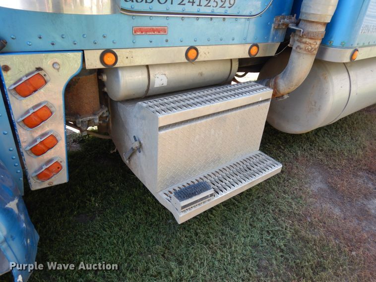 image for item DH6591 1993 Peterbilt 379  semi truck