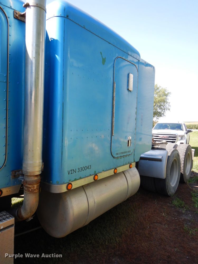 image for item DH6591 1993 Peterbilt 379  semi truck