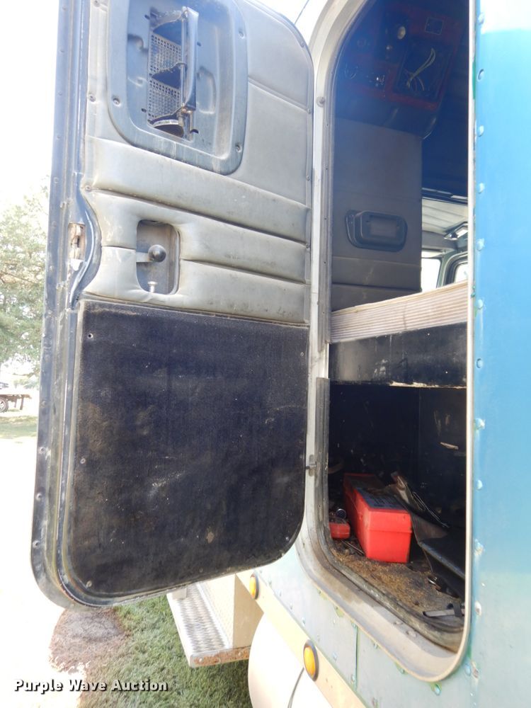 image for item DH6591 1993 Peterbilt 379  semi truck