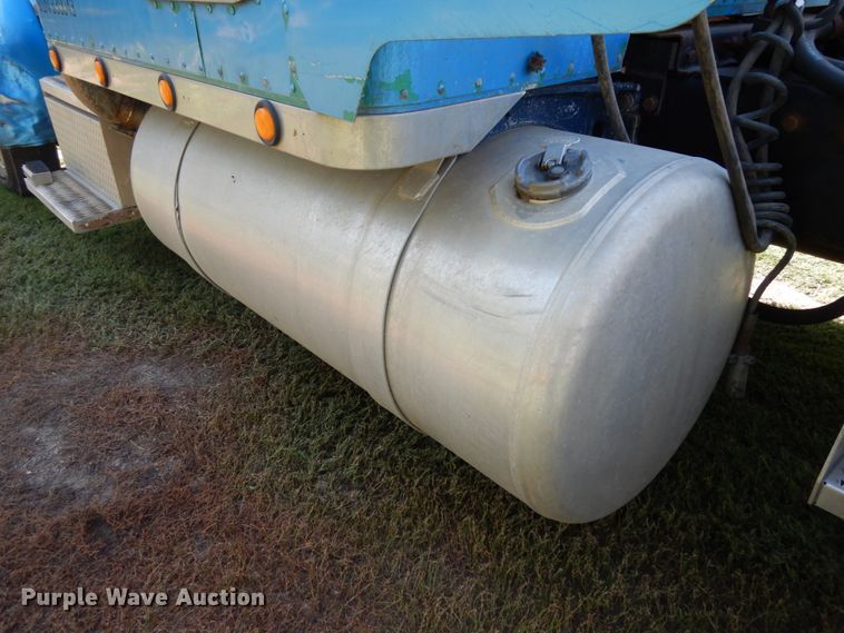 image for item DH6591 1993 Peterbilt 379  semi truck