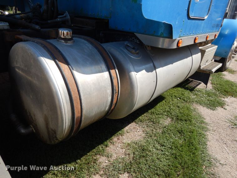 image for item DH6591 1993 Peterbilt 379  semi truck