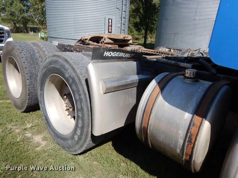 image for item DH6591 1993 Peterbilt 379  semi truck