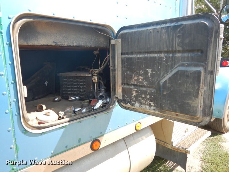 image for item DH6591 1993 Peterbilt 379  semi truck