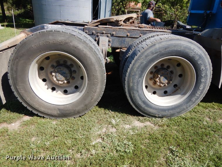 image for item DH6591 1993 Peterbilt 379  semi truck