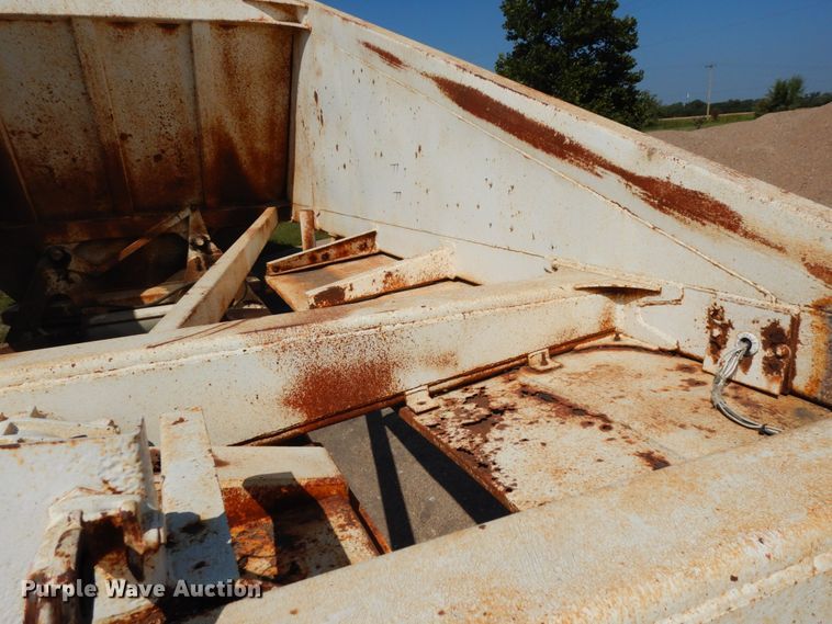 image for item DH6599 1993 Ranch 20423 bottom dump trailer