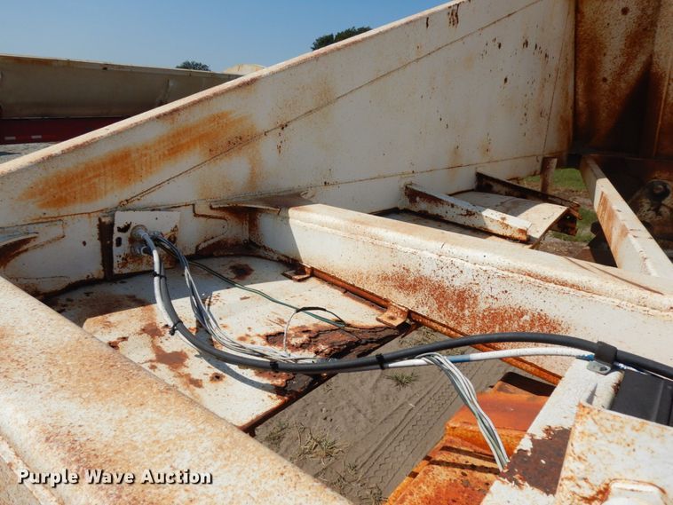 image for item DH6599 1993 Ranch 20423 bottom dump trailer