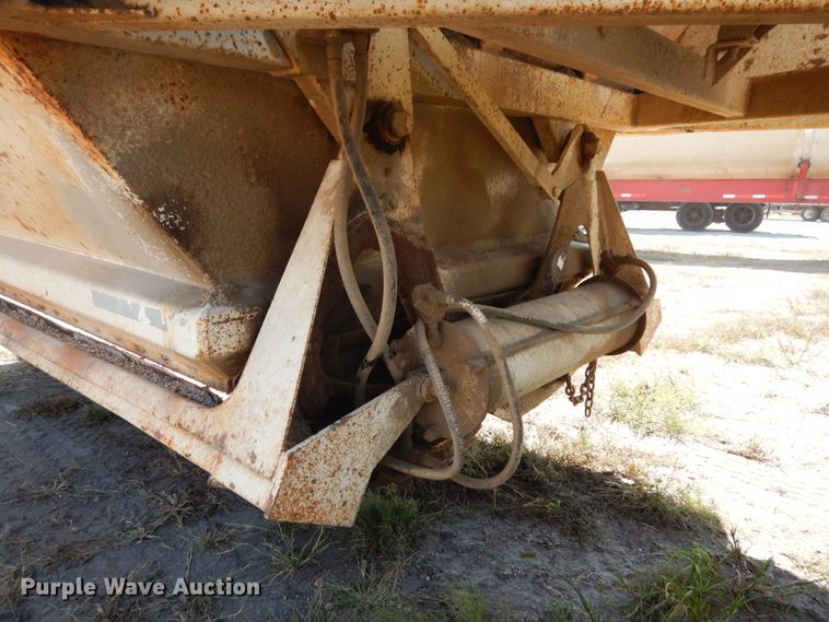 image for item DH6599 1993 Ranch 20423 bottom dump trailer