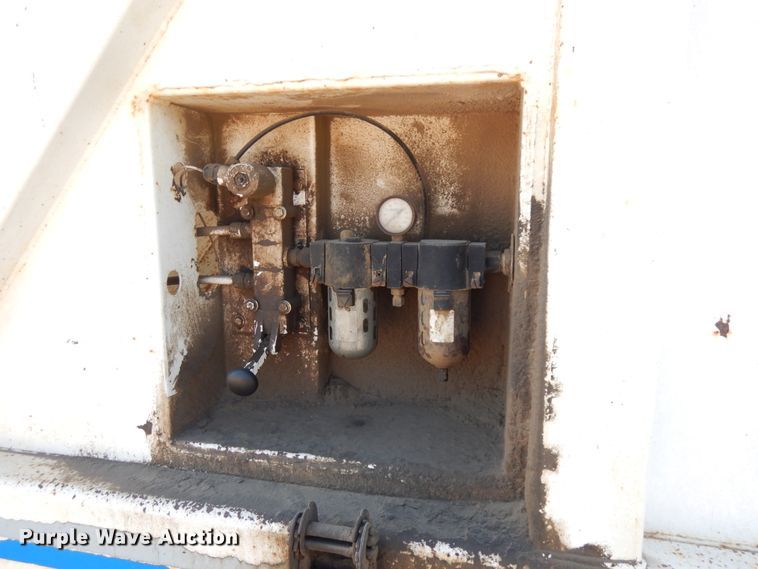 image for item DH6599 1993 Ranch 20423 bottom dump trailer