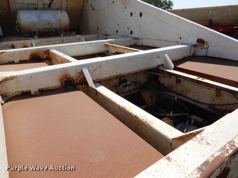 image for item DH6599 1993 Ranch 20423 bottom dump trailer