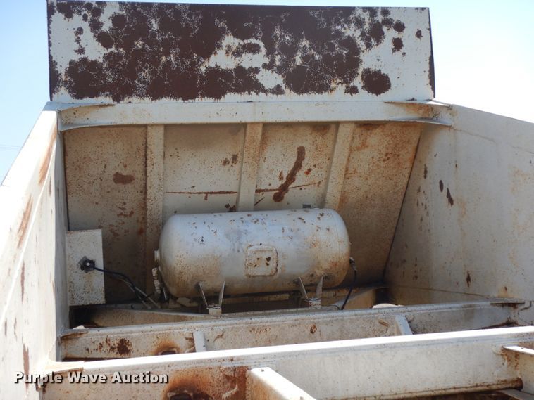 image for item DH6599 1993 Ranch 20423 bottom dump trailer