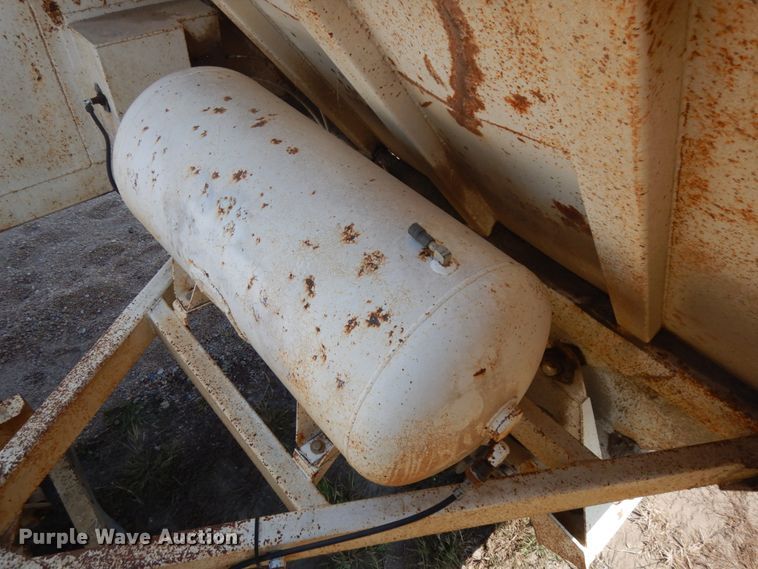 image for item DH6599 1993 Ranch 20423 bottom dump trailer