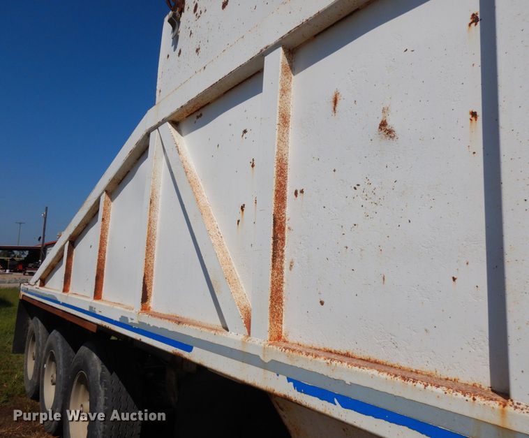 image for item DH6599 1993 Ranch 20423 bottom dump trailer