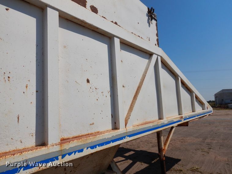 image for item DH6599 1993 Ranch 20423 bottom dump trailer
