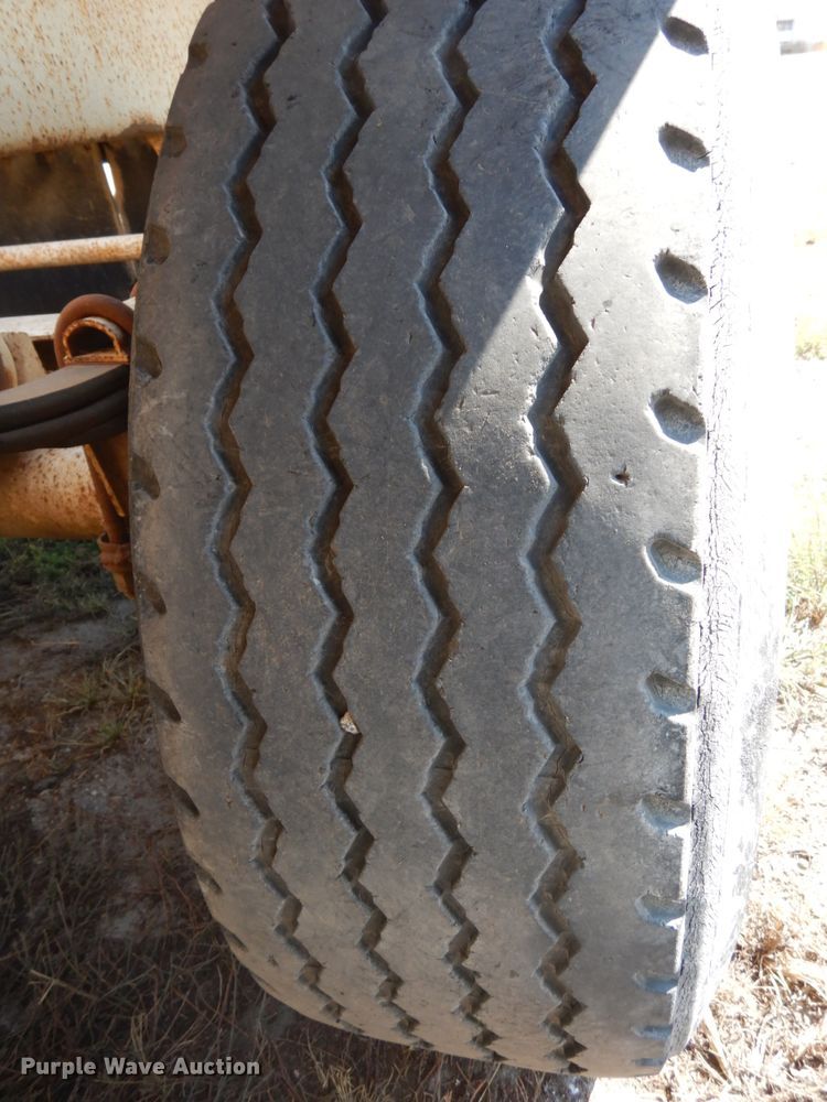 image for item DH6599 1993 Ranch 20423 bottom dump trailer