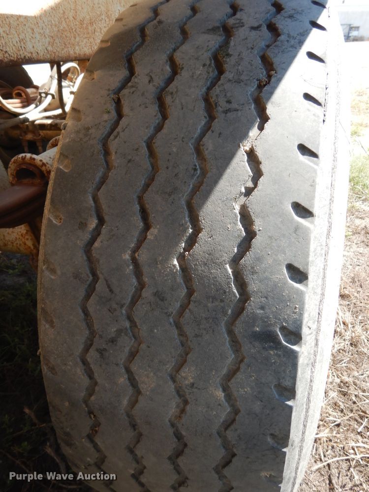 image for item DH6599 1993 Ranch 20423 bottom dump trailer