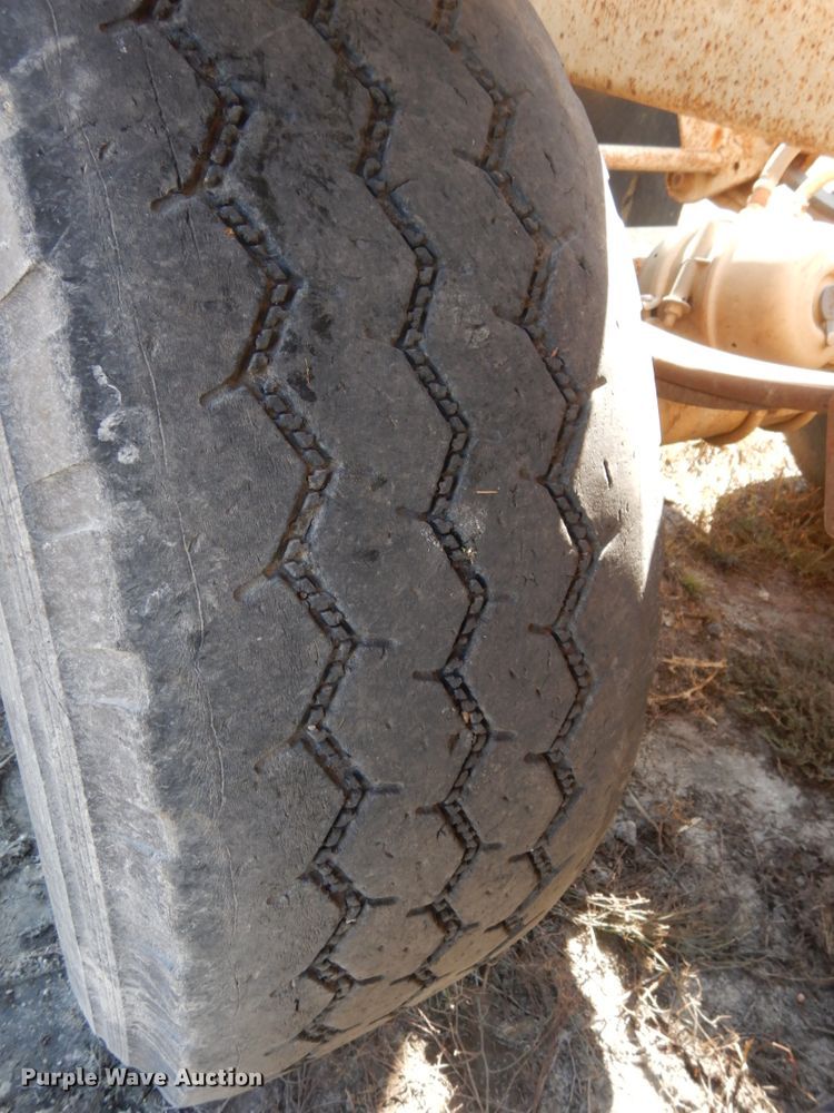 image for item DH6599 1993 Ranch 20423 bottom dump trailer