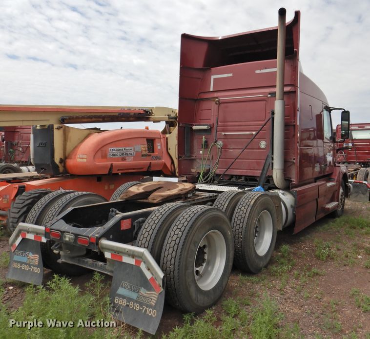 image for item DI0191 2013 Volvo VN  semi truck