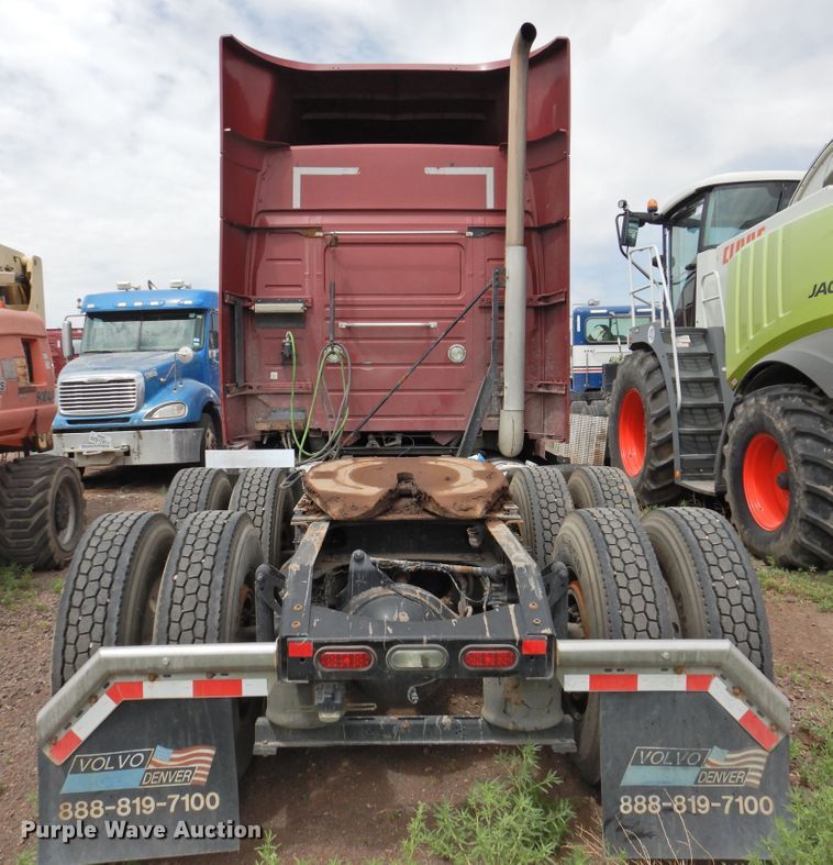 image for item DI0191 2013 Volvo VN  semi truck