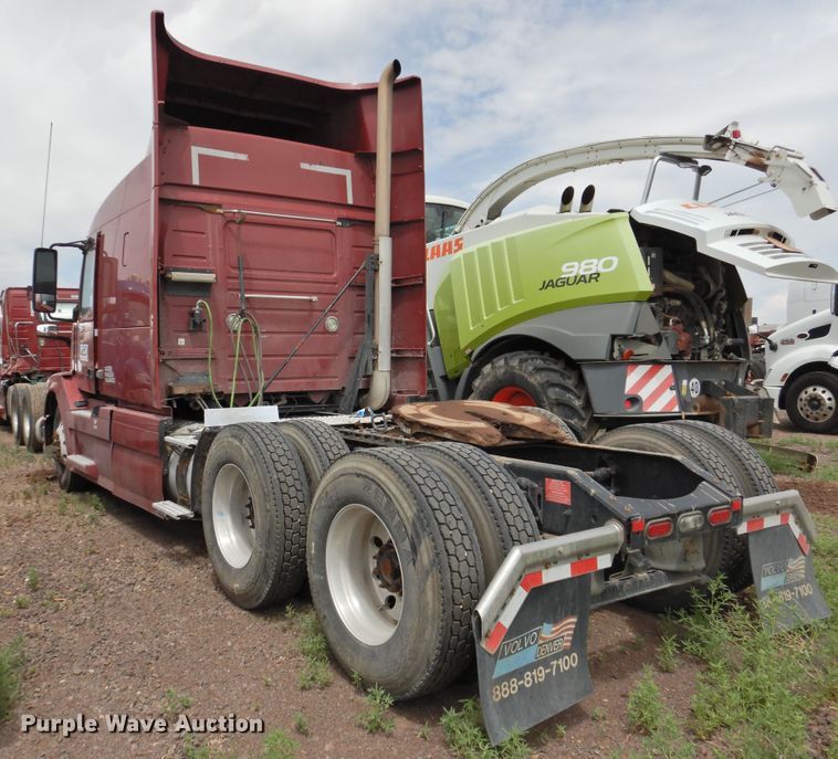 image for item DI0191 2013 Volvo VN  semi truck