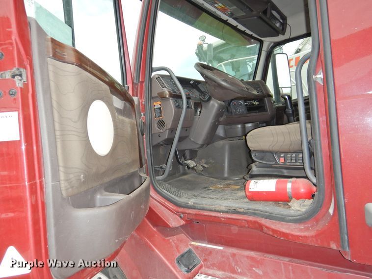 image for item DI0191 2013 Volvo VN  semi truck