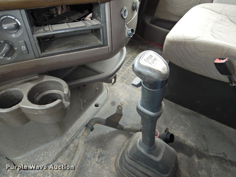 image for item DI0191 2013 Volvo VN  semi truck