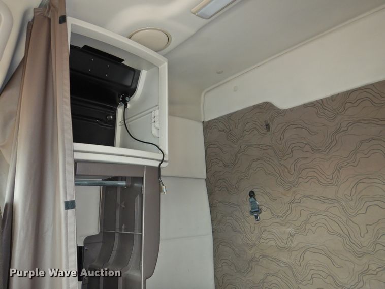 image for item DI0191 2013 Volvo VN  semi truck