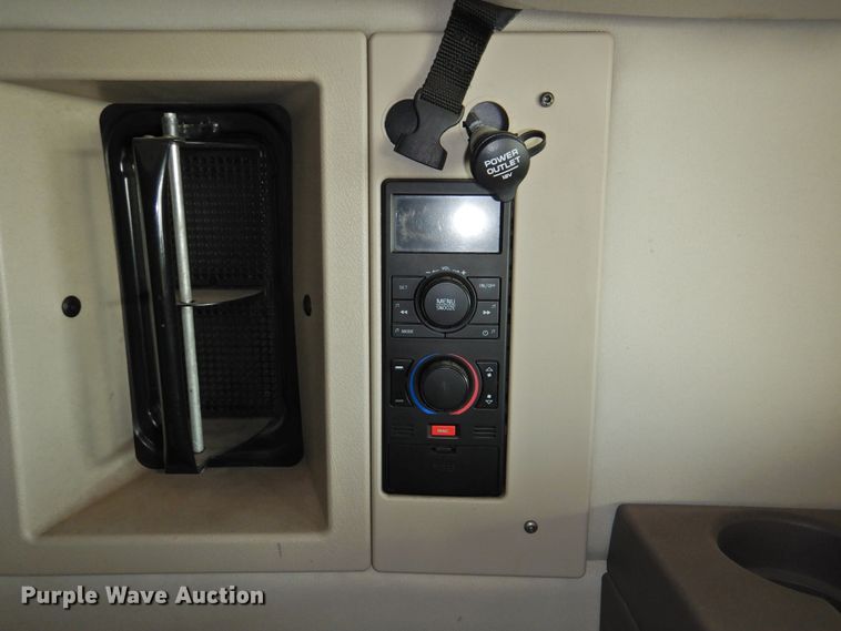 image for item DI0191 2013 Volvo VN  semi truck