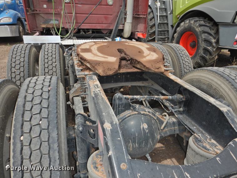 image for item DI0191 2013 Volvo VN  semi truck