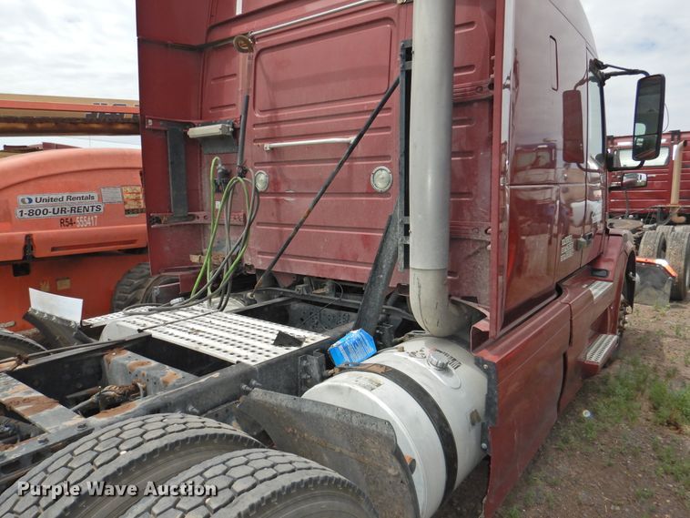 image for item DI0191 2013 Volvo VN  semi truck