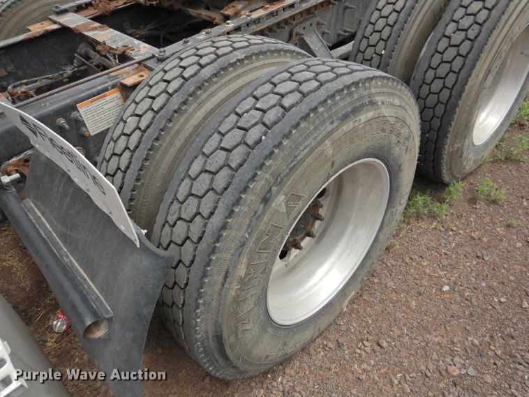 image for item DI0191 2013 Volvo VN  semi truck