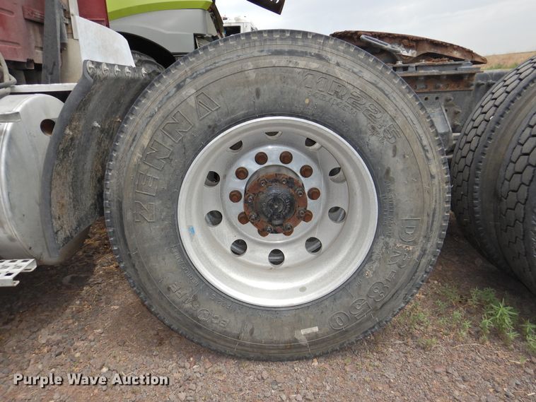 image for item DI0191 2013 Volvo VN  semi truck