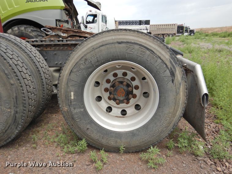 image for item DI0191 2013 Volvo VN  semi truck