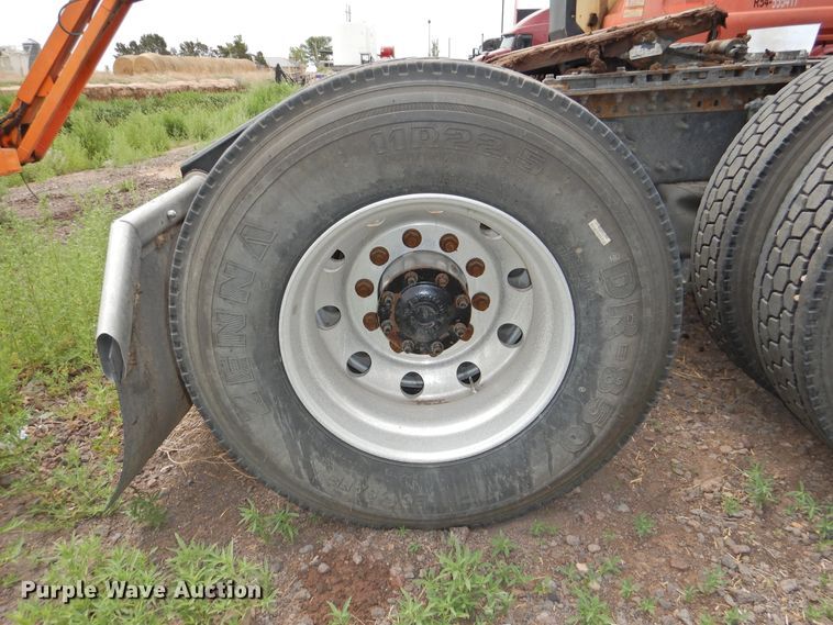 image for item DI0191 2013 Volvo VN  semi truck