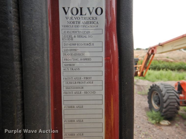 image for item DI0191 2013 Volvo VN  semi truck