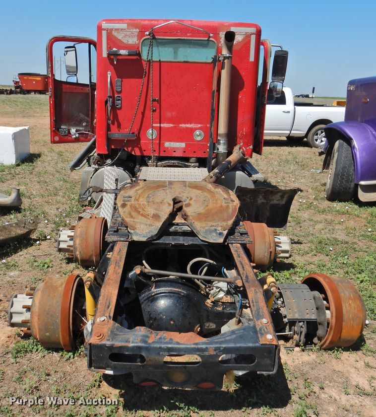 image for item DI0203 2005 Freightliner Columbia 120  semi truck