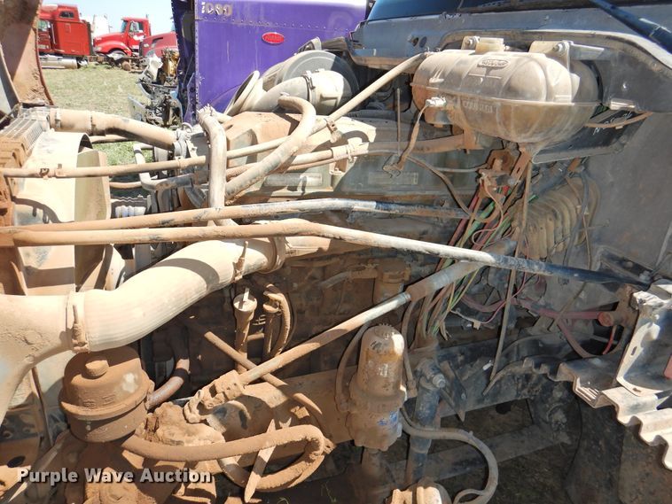 image for item DI0203 2005 Freightliner Columbia 120  semi truck