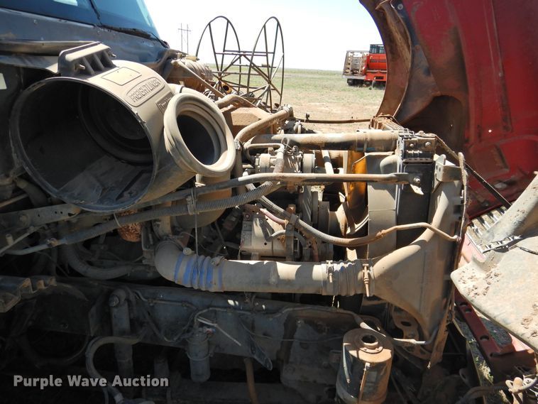 image for item DI0203 2005 Freightliner Columbia 120  semi truck